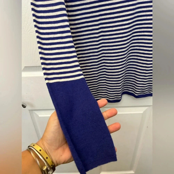 ! Nwt neiman marcus white and blue striped  cashmere sweater - Picture 4 of 6